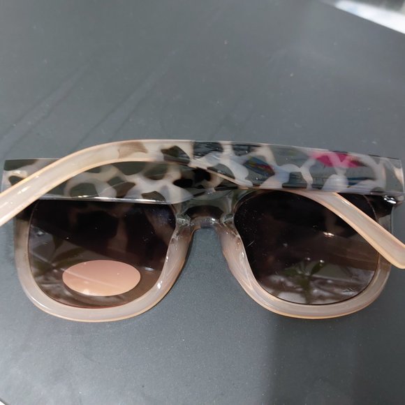 Liz Claiborne Womens UV Protection Sunglasses - Picture 7 of 7